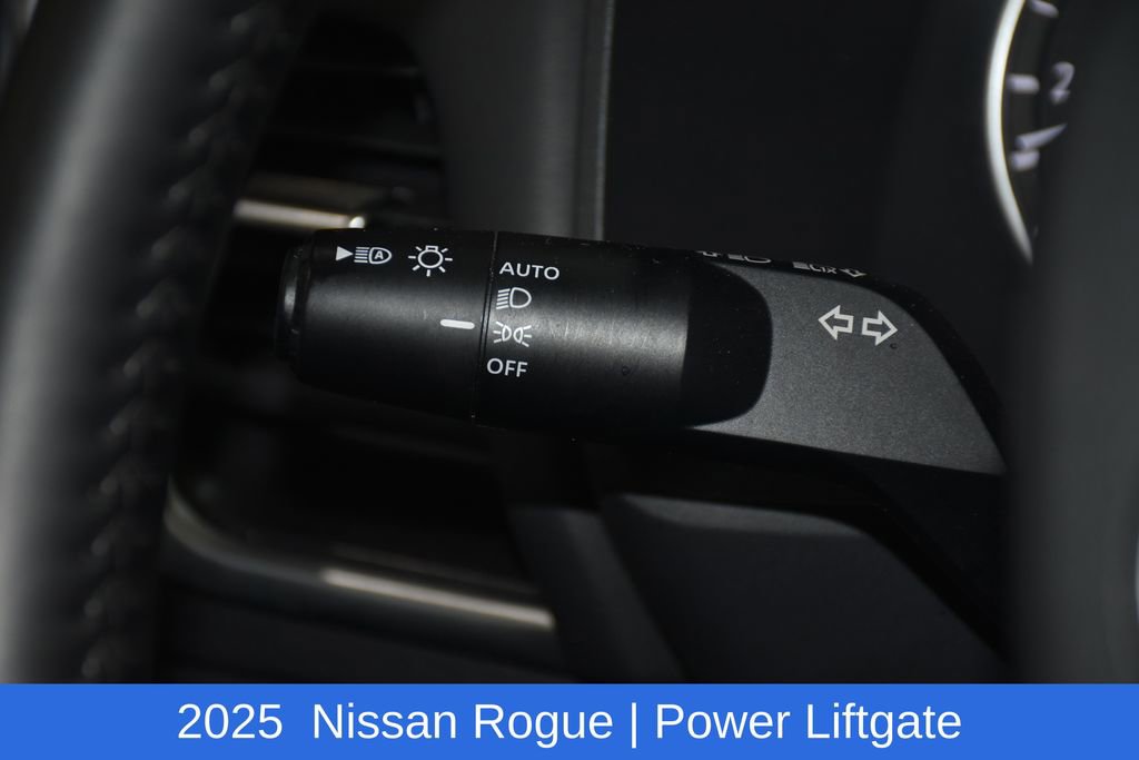 Used 2025 Nissan Rogue SV image 10
