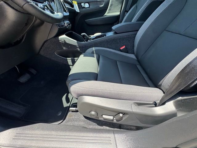 New 2025 Volvo EX40 Core w/ Climate Package AWD/4WD image 16