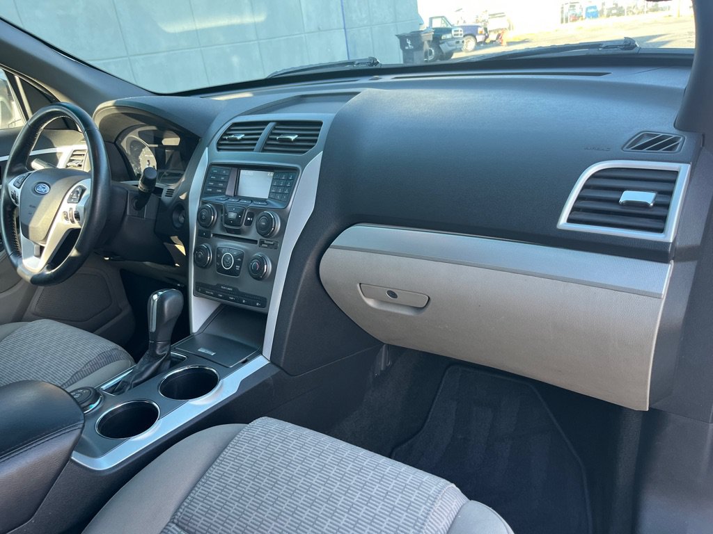Used 2014 Ford Explorer XLT AWD/4WD image 17