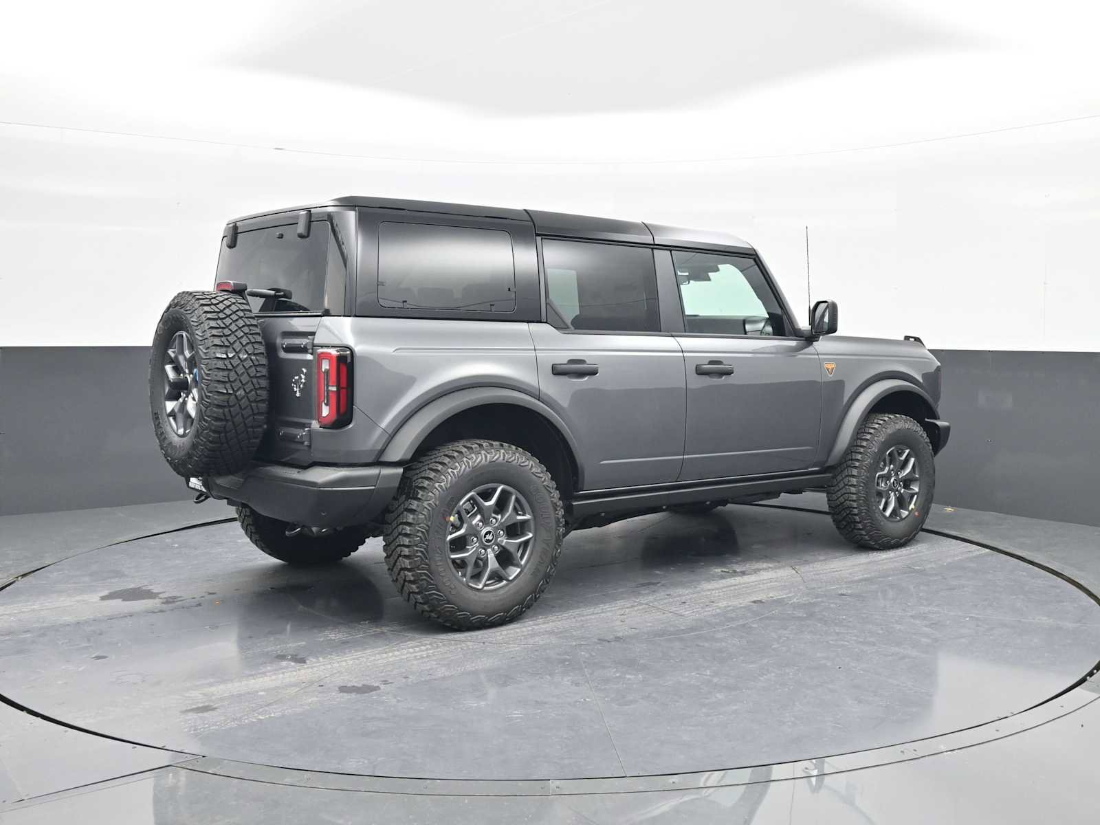 New 2025 Ford Bronco Badlands image 8