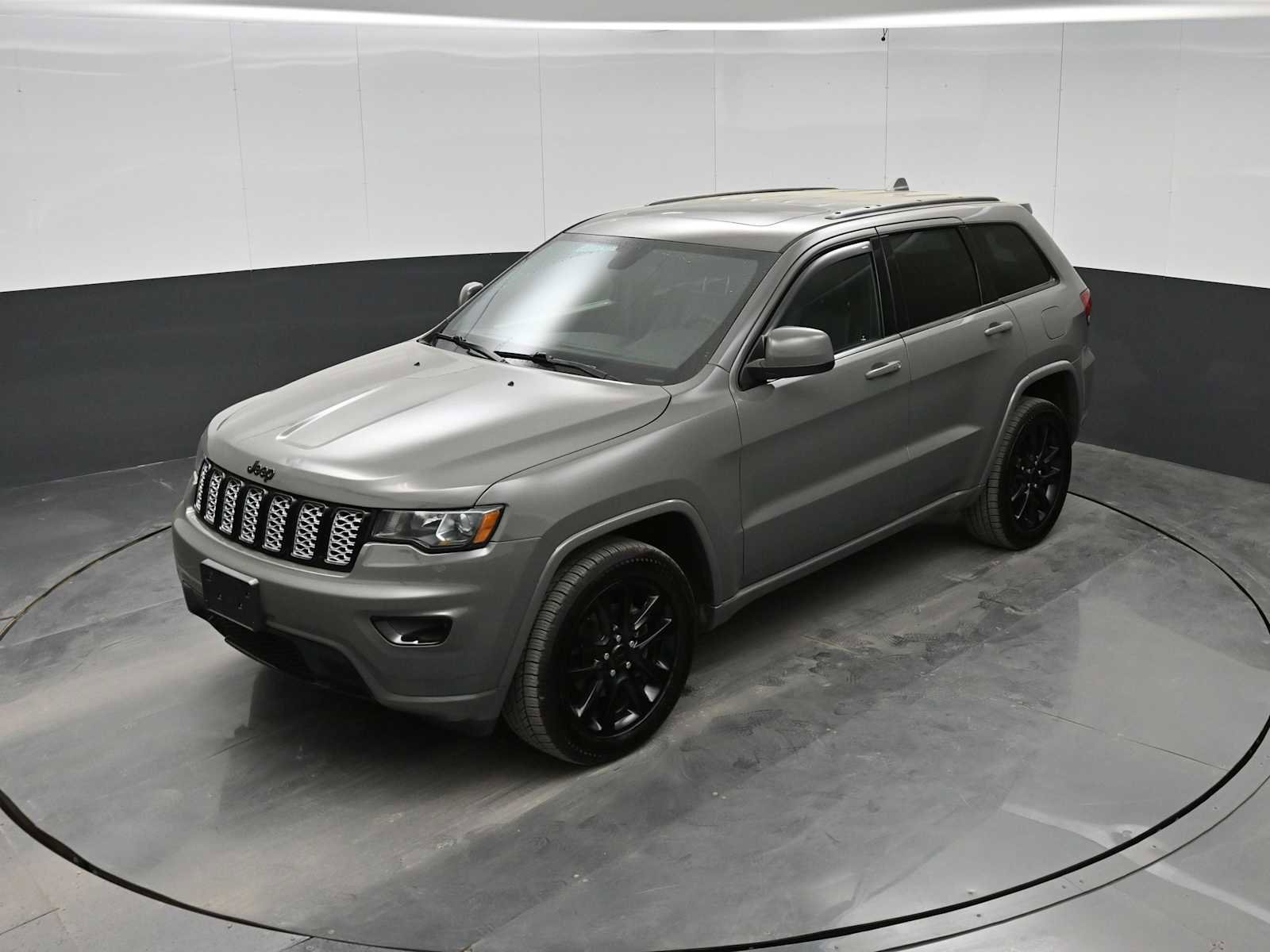 Used 2019 Jeep Grand Cherokee Altitude image 26
