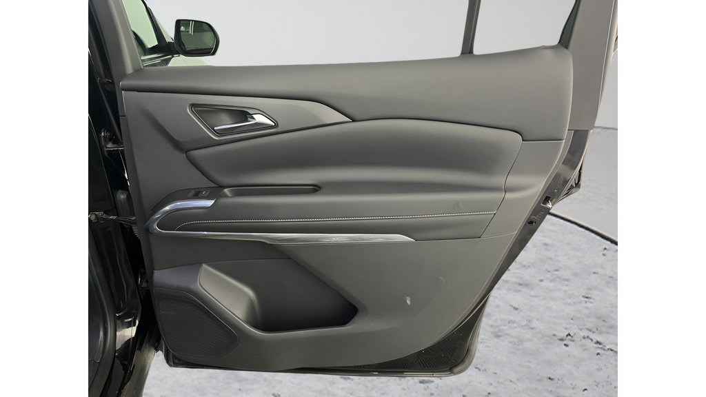 Used 2024 Chevrolet Traverse LT AWD/4WD image 14