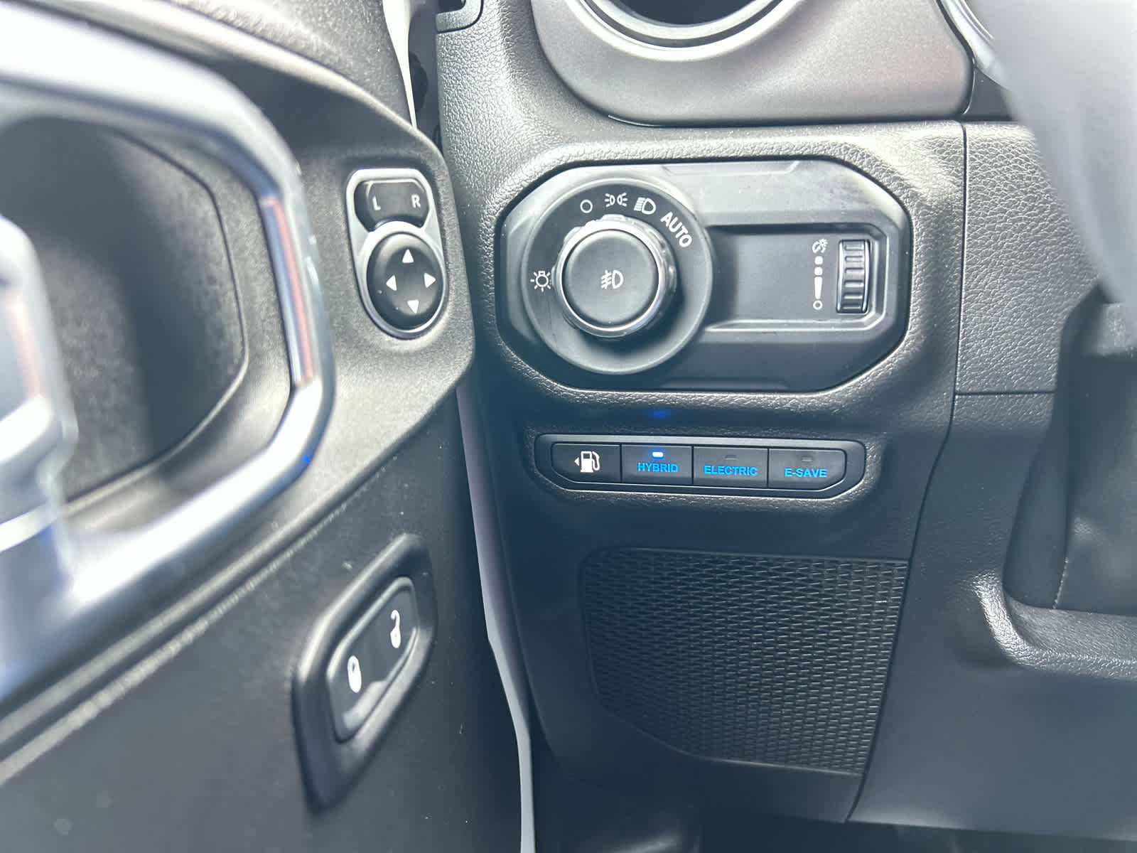 Used 2023 Jeep Wrangler Unlimited image 30