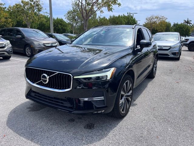 Used 2022 Volvo XC60 B5 Momentum w/ Climate Package FWD image 3