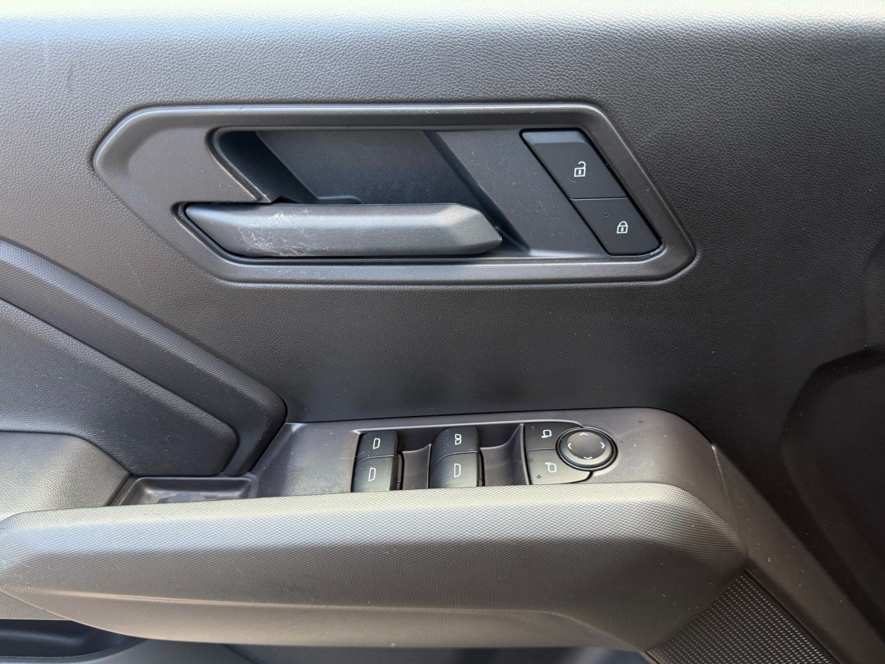 Used 2025 Chevrolet Colorado Trail Boss AWD/4WD image 12