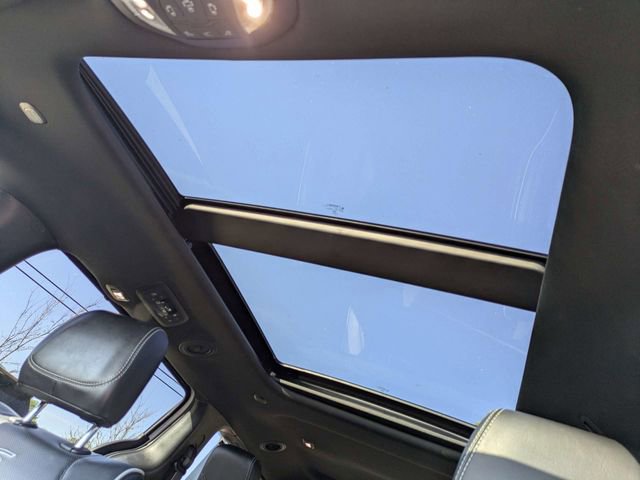 Used 2025 Chrysler Pacifica Limited image 23