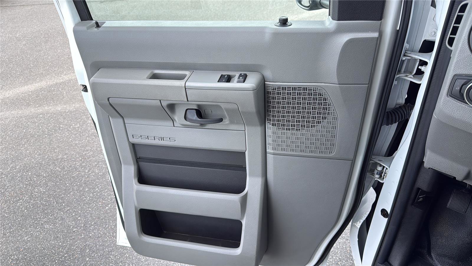Used 2023 Ford E-450 and Econoline 450 Super Duty w/ Power Windows & Locks Group RWD image 25