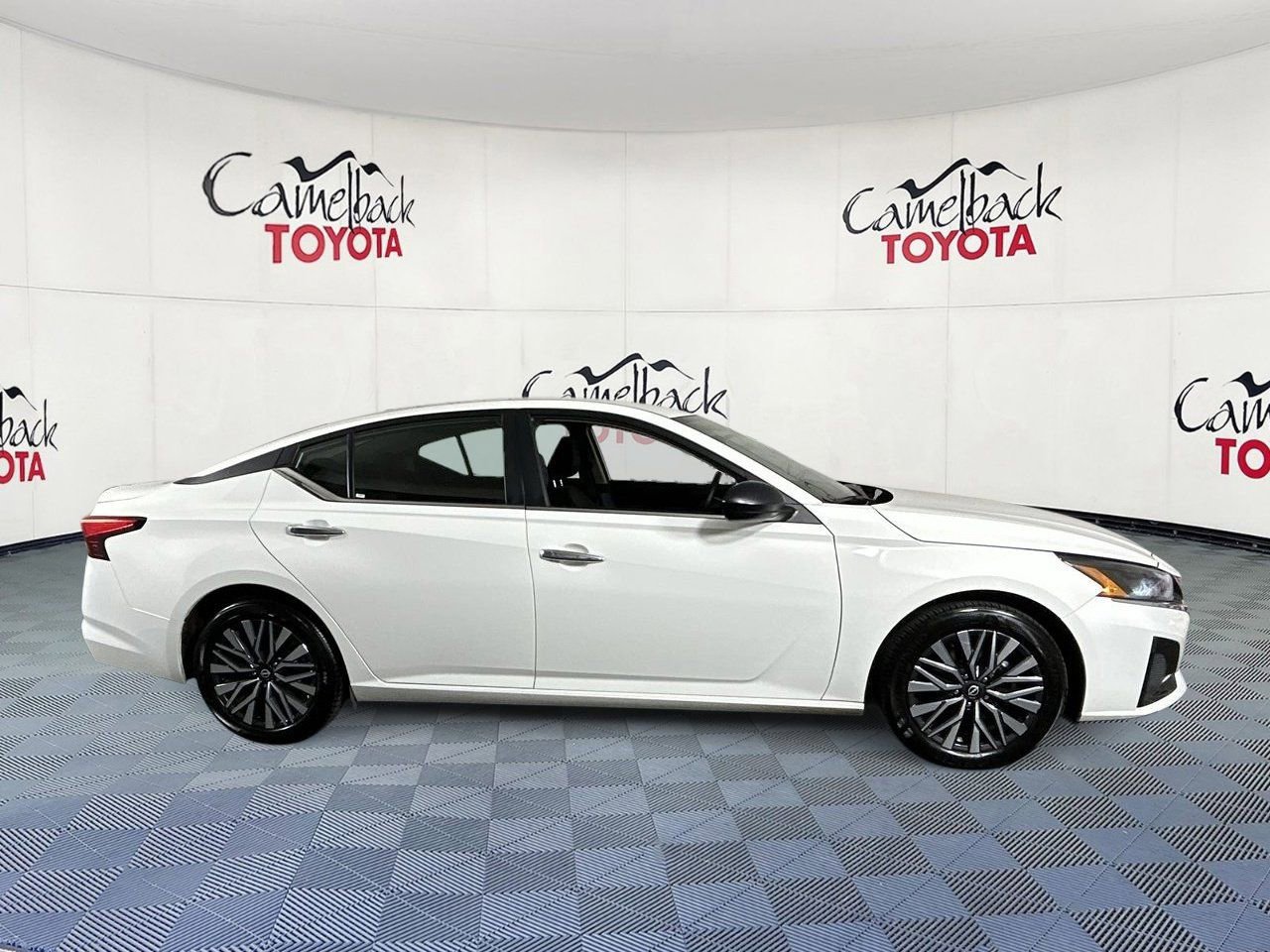 Used 2025 Nissan Altima 2.5 SV image 8