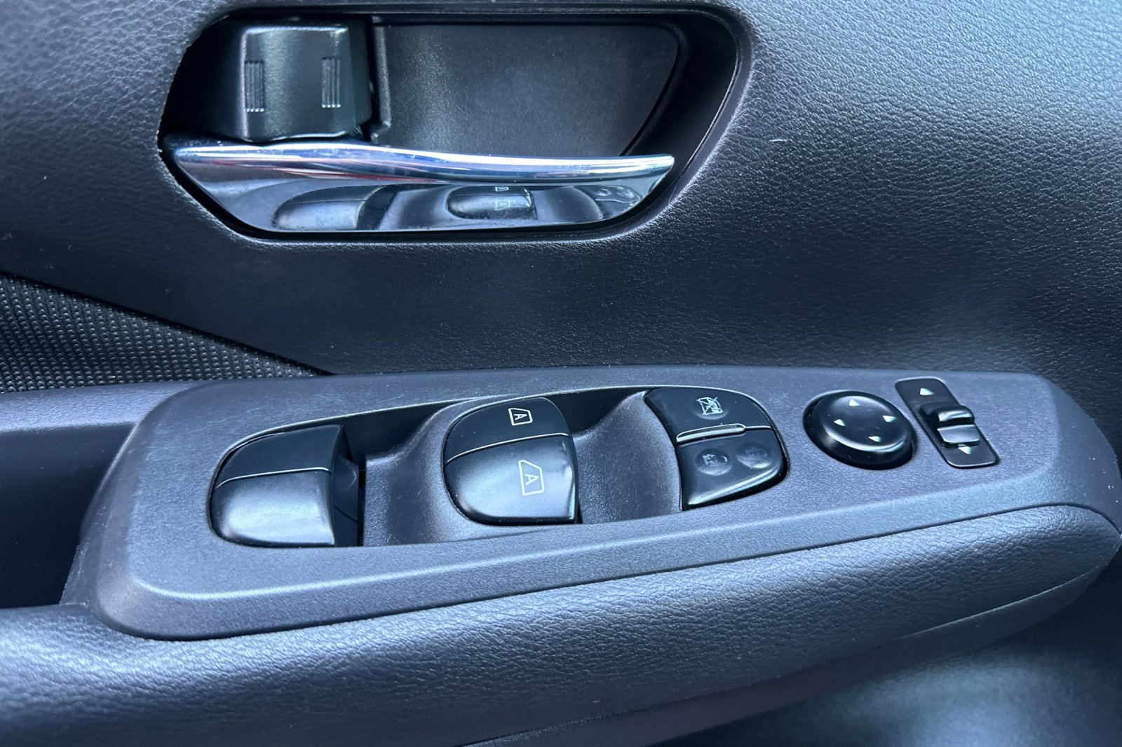 Used 2023 Nissan Kicks SV image 11