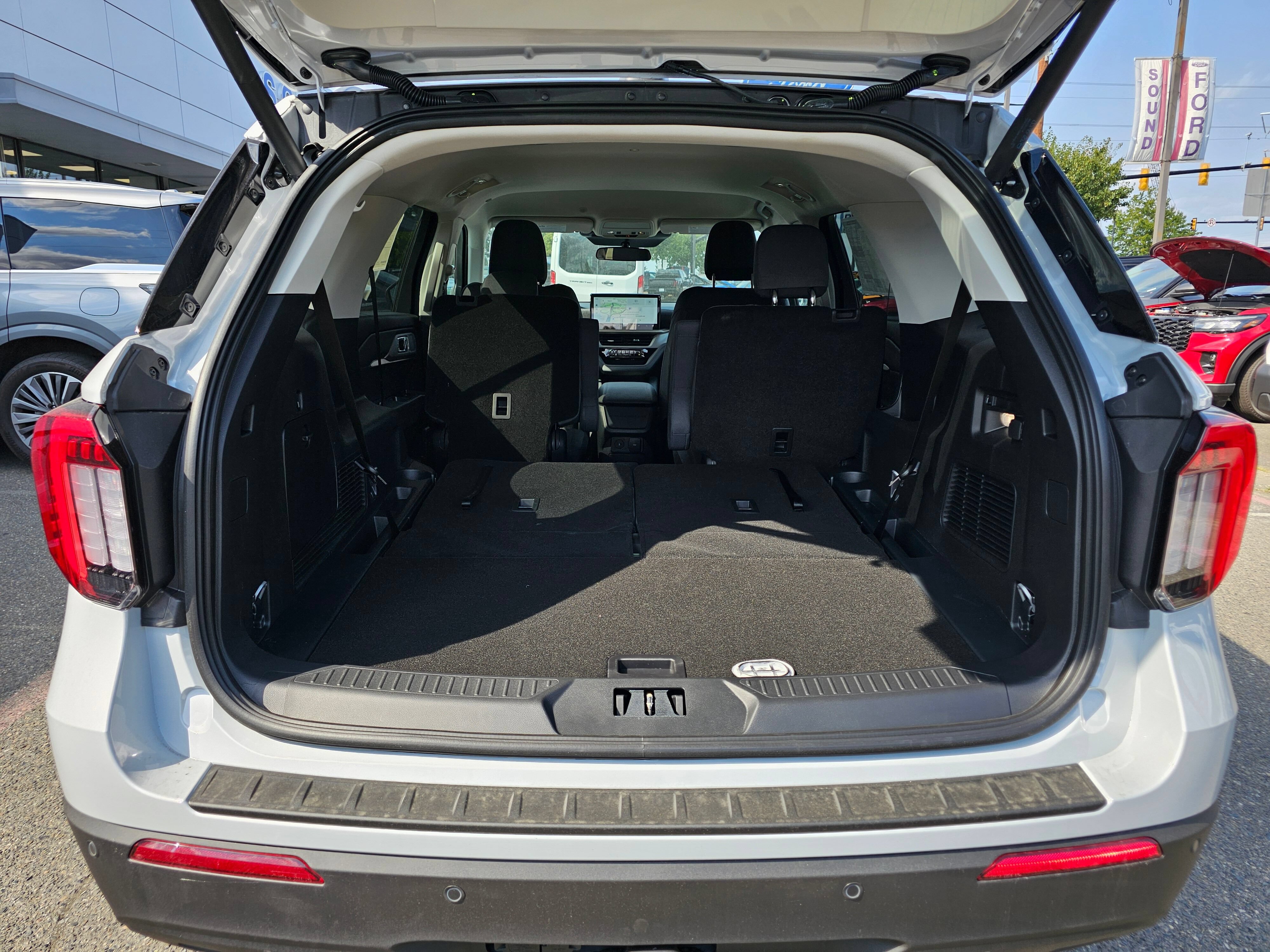 New 2026 Ford Explorer Active AWD/4WD image 10