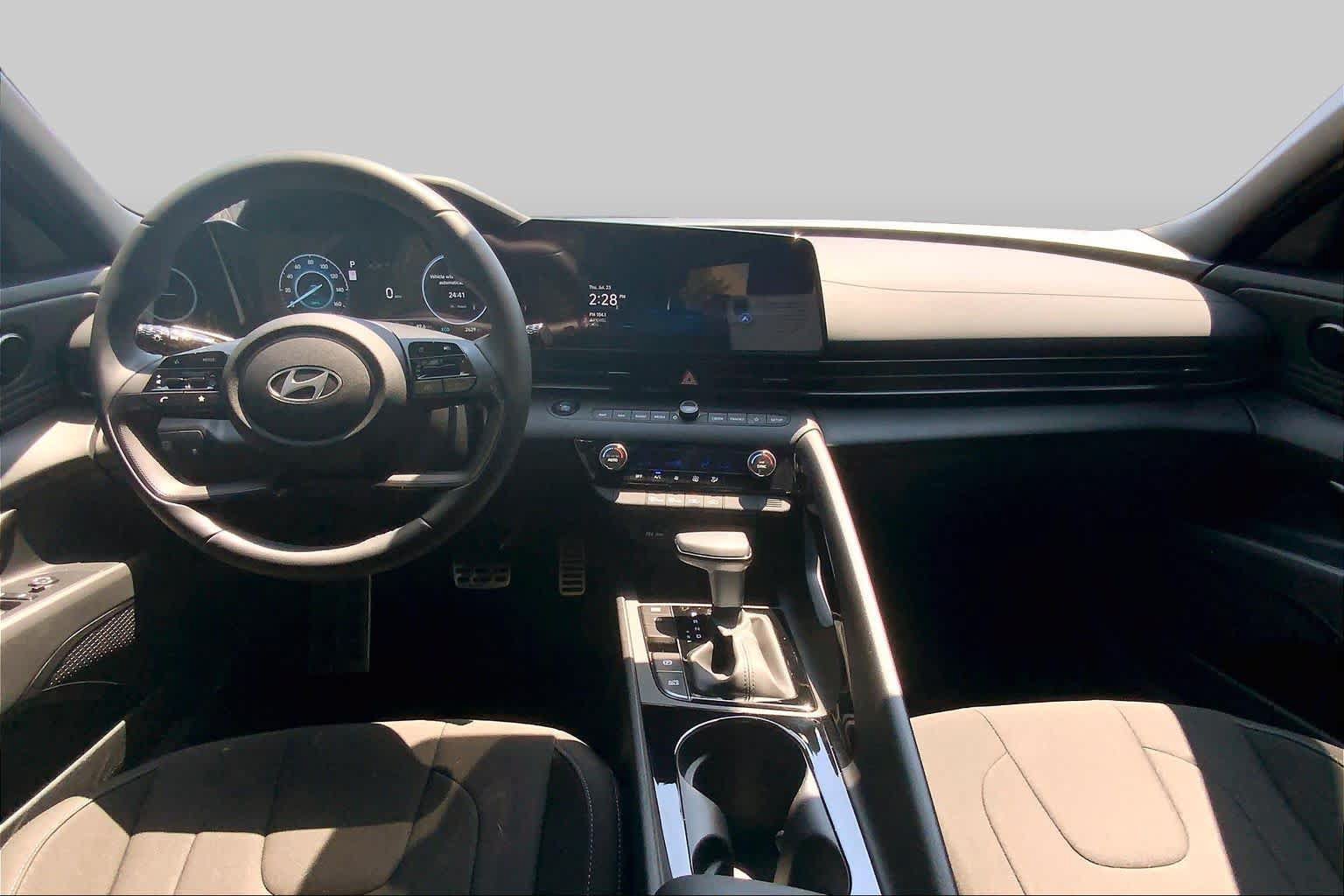 Used 2025 Hyundai Elantra SEL FWD image 16