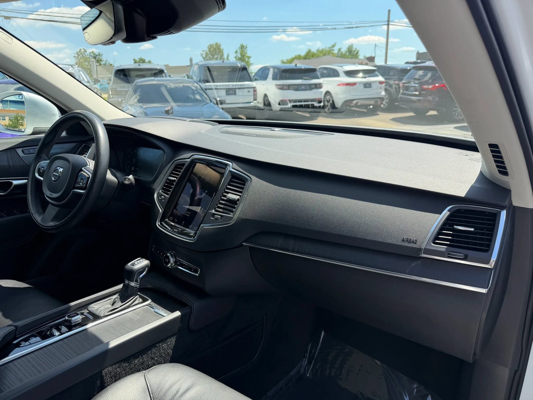 Used 2020 Volvo XC90 T6 Momentum w/ Protection Package AWD/4WD image 17