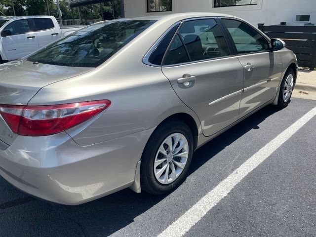 Used 2016 Toyota Camry LE FWD image 4