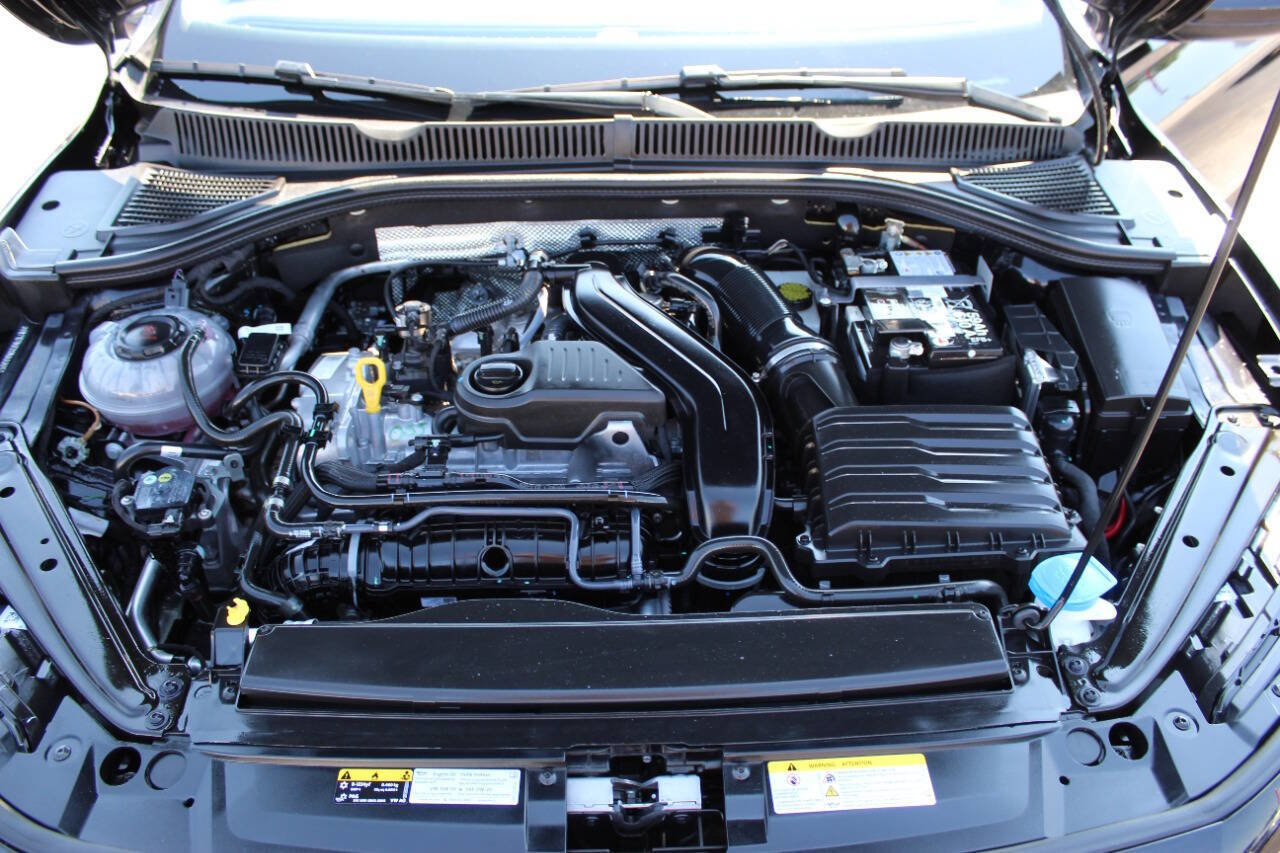 Used 2025 Volkswagen Jetta SE image 8