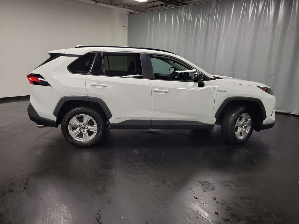 Used 2021 Toyota RAV4 LE AWD/4WD image 9