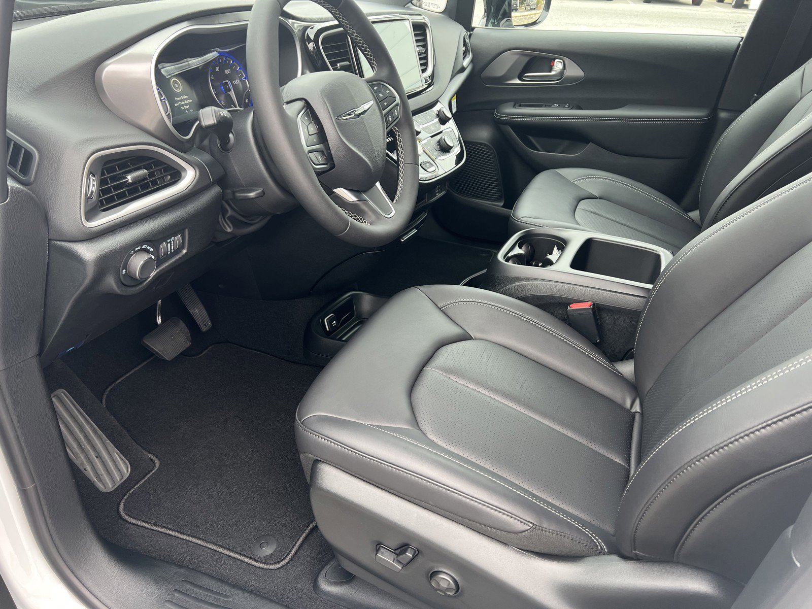 New 2026 Chrysler Voyager LX image 13