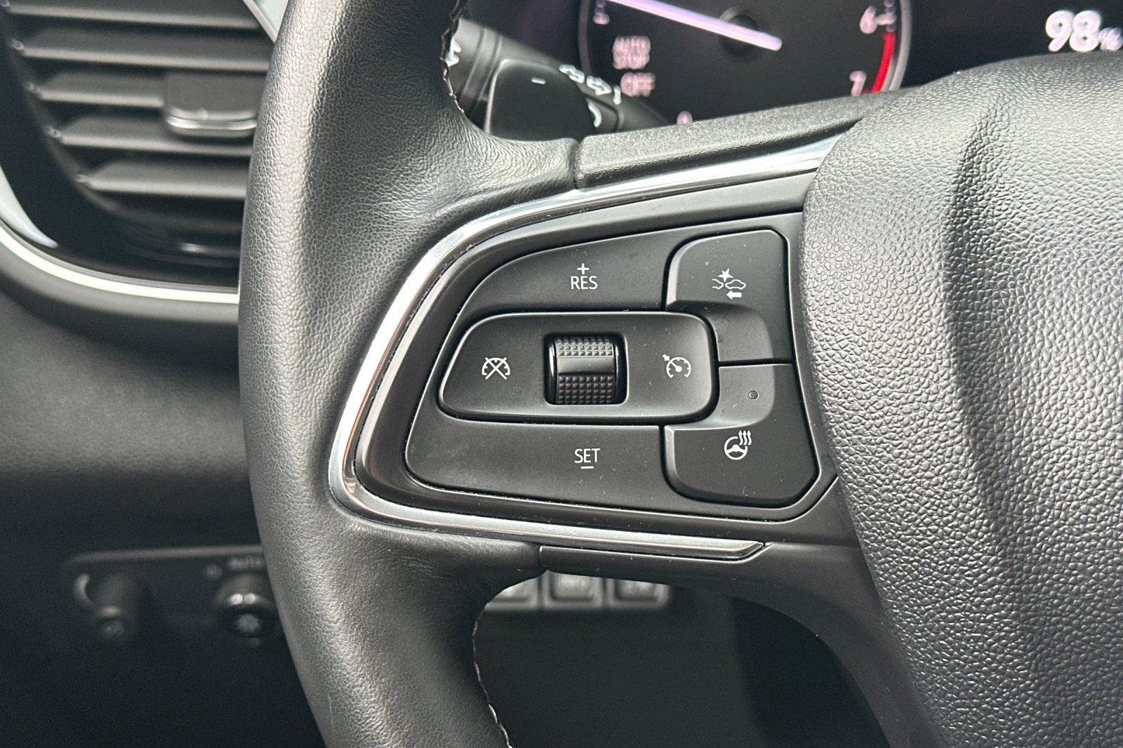 Used 2022 Buick Envision Avenir w/ Safety Package image 32