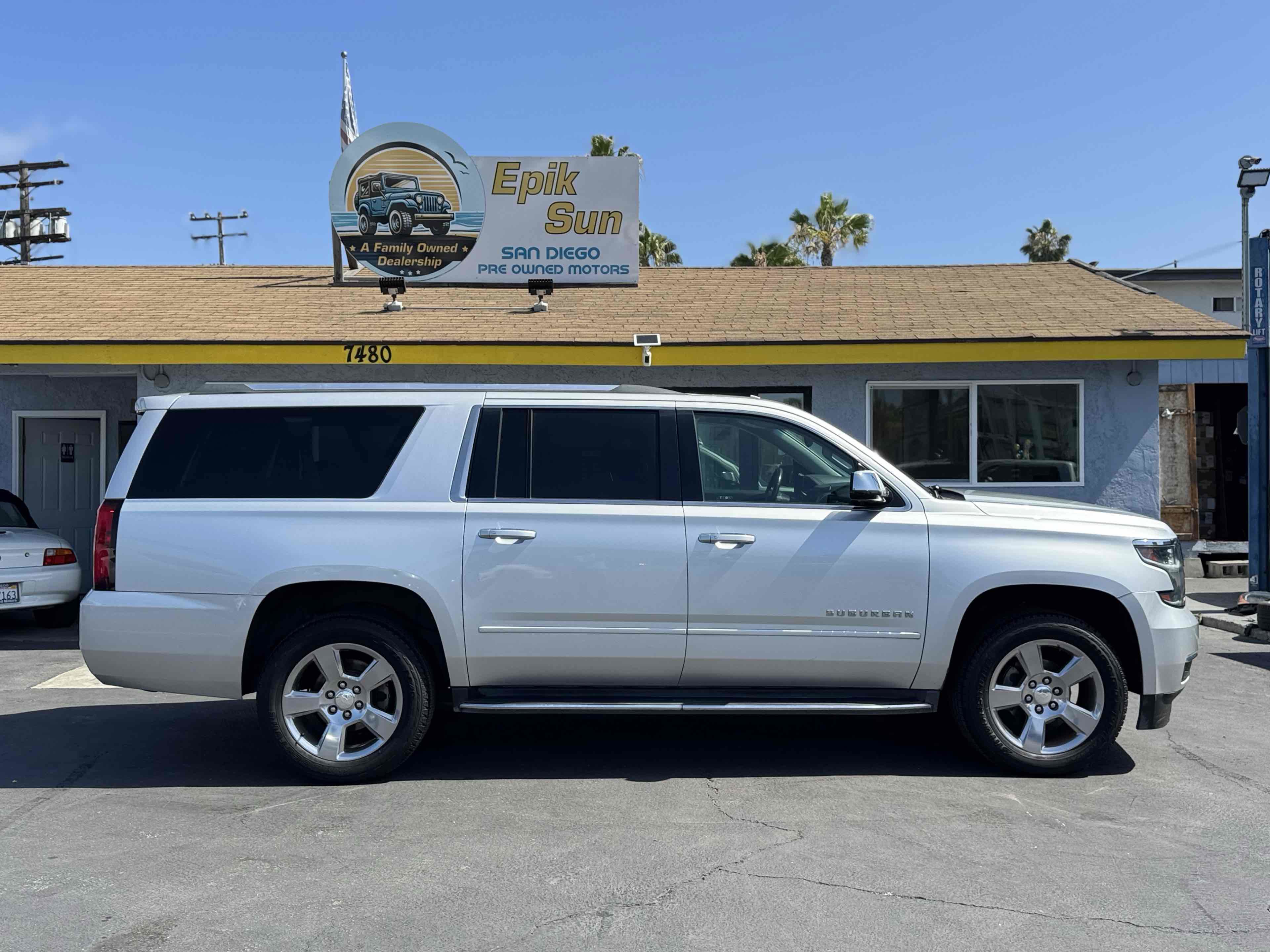 Used 2018 Chevrolet Suburban Premier image 4