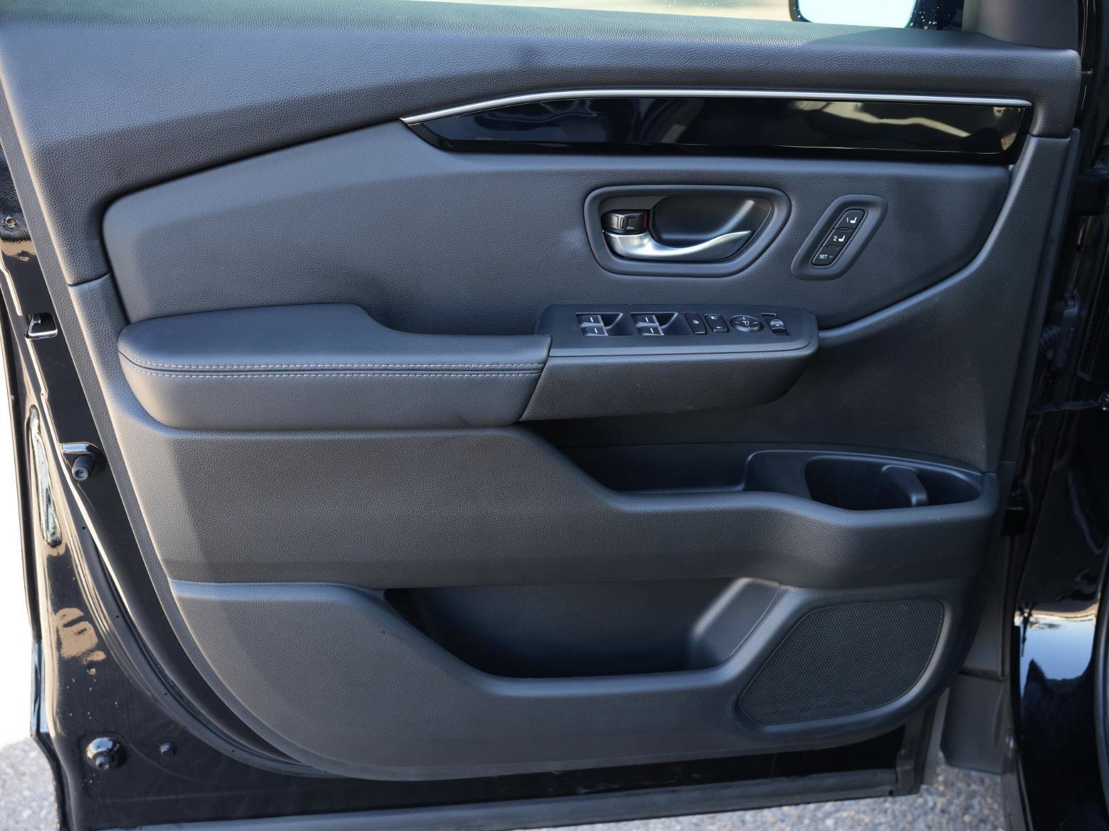 Used 2025 Honda Pilot EX-L image 11