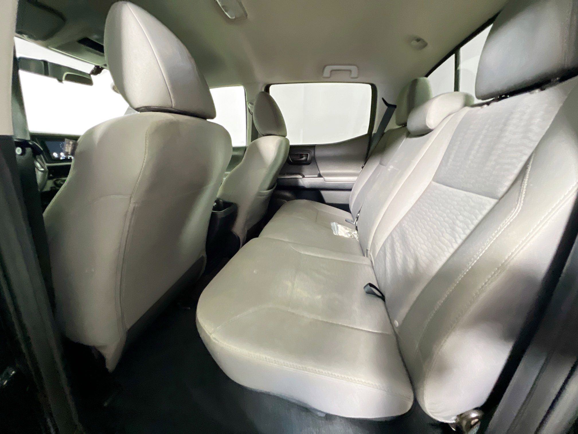 Used 2016 Toyota Tacoma SR5 w/ Towing Package image 27