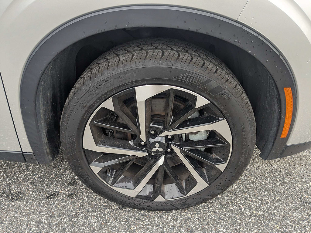 Used 2024 Mitsubishi Outlander SE AWD/4WD image 11