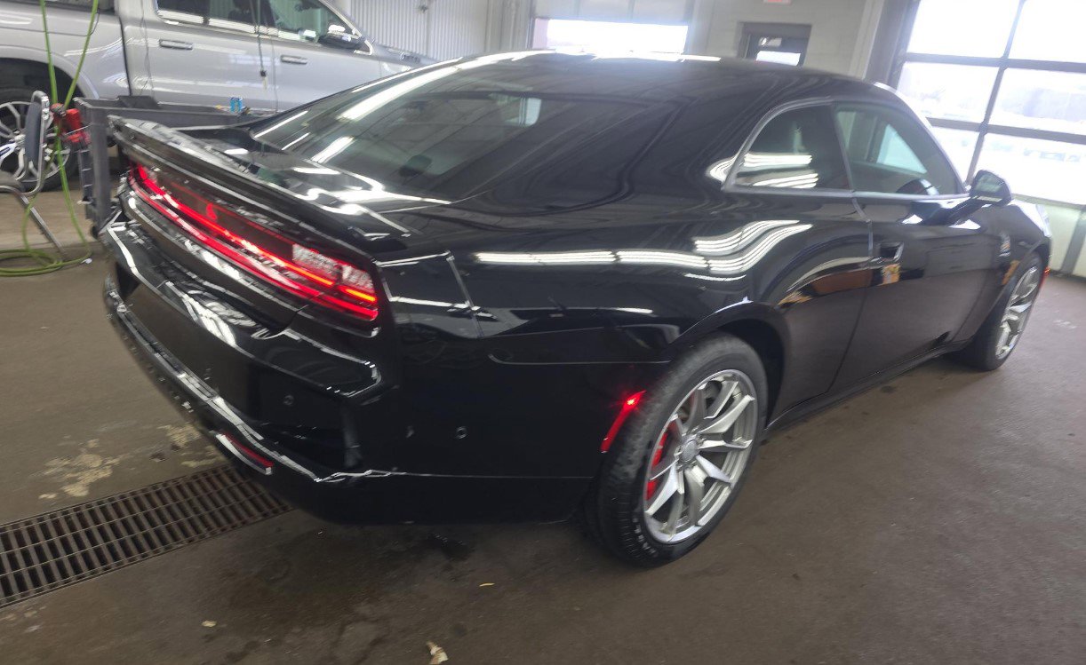Used 2024 Dodge Charger Daytona Scat Pack w/ Plus Group AWD/4WD image 4