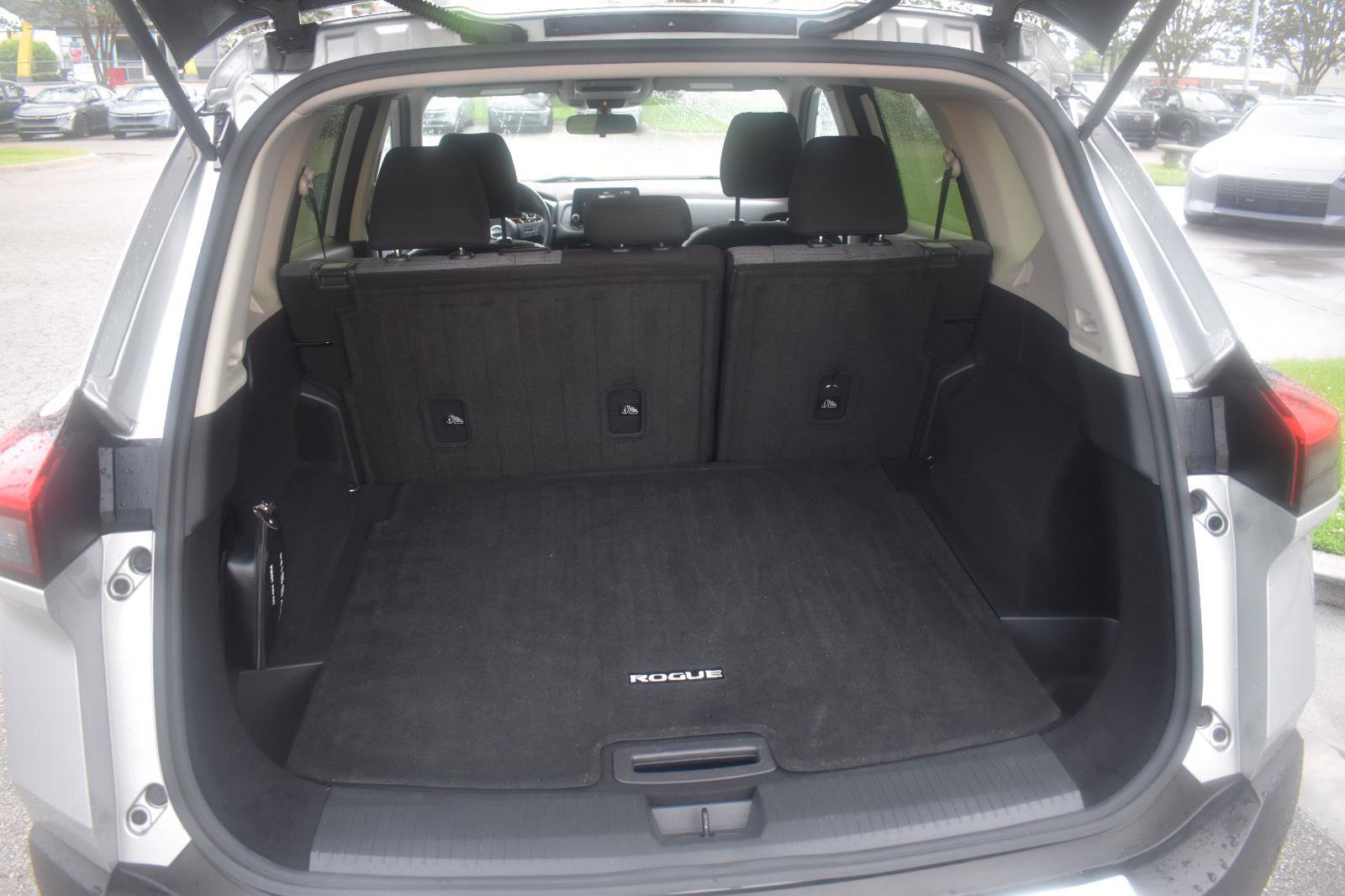 Used 2023 Nissan Rogue SV FWD image 48