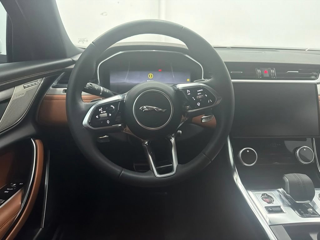 Used 2024 Jaguar XF R-Dynamic SE RWD image 23