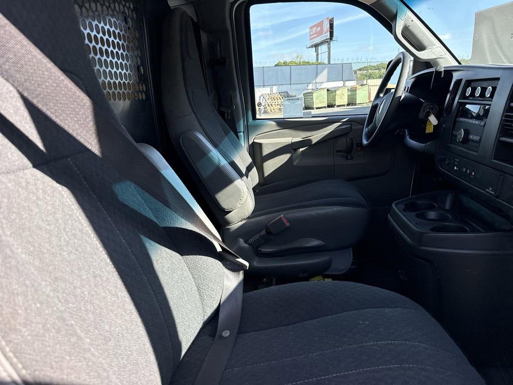 Used 2024 GMC Savana 2500 w/ Driver Convenience Package image 23