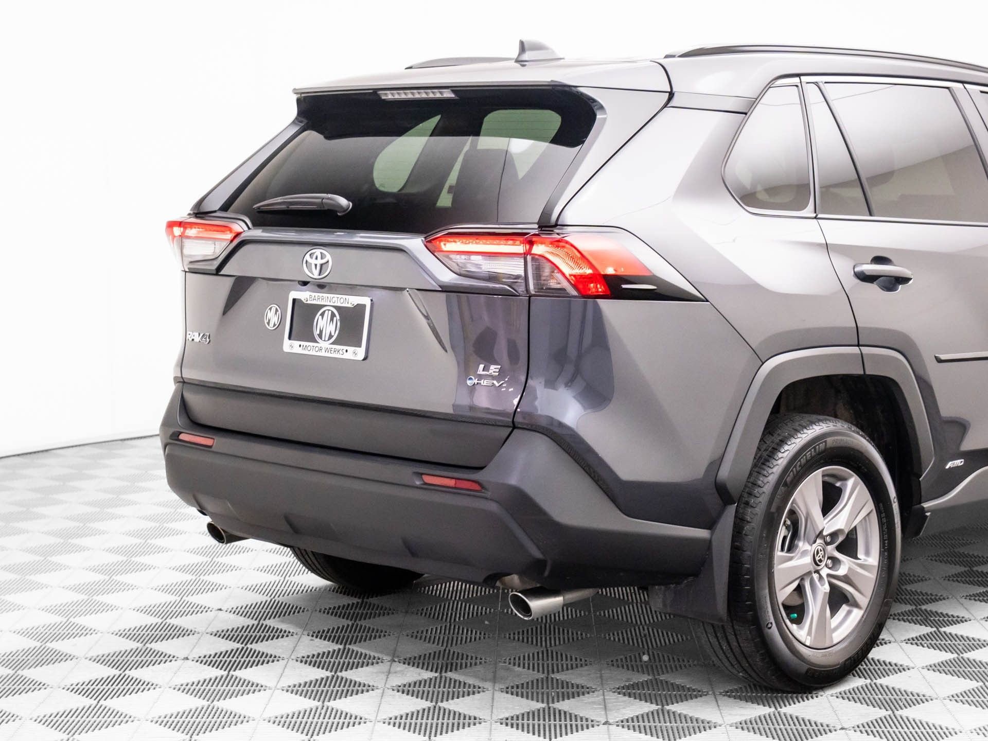 Used 2025 Toyota RAV4 LE image 31