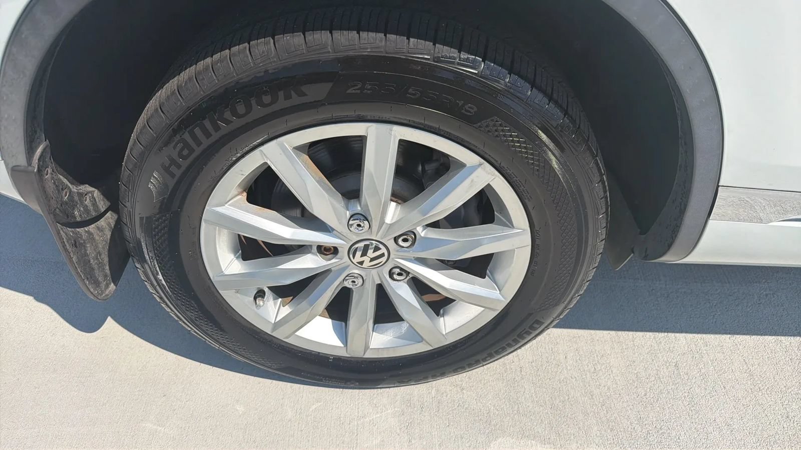 Used 2015 Volkswagen Touareg Sport AWD/4WD image 25