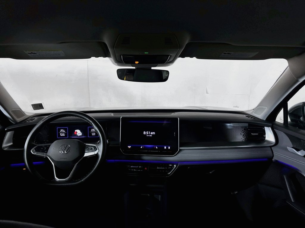 Certified 2025 Volkswagen Tiguan SE FWD image 13