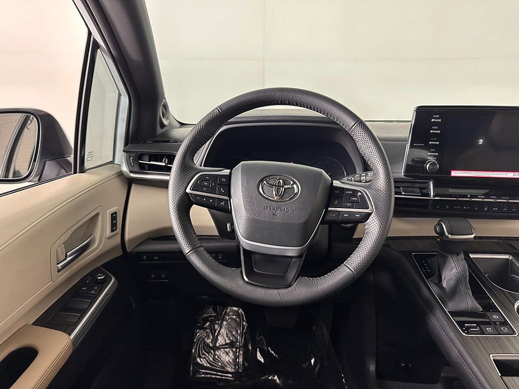 Used 2024 Toyota Sienna Limited FWD image 40