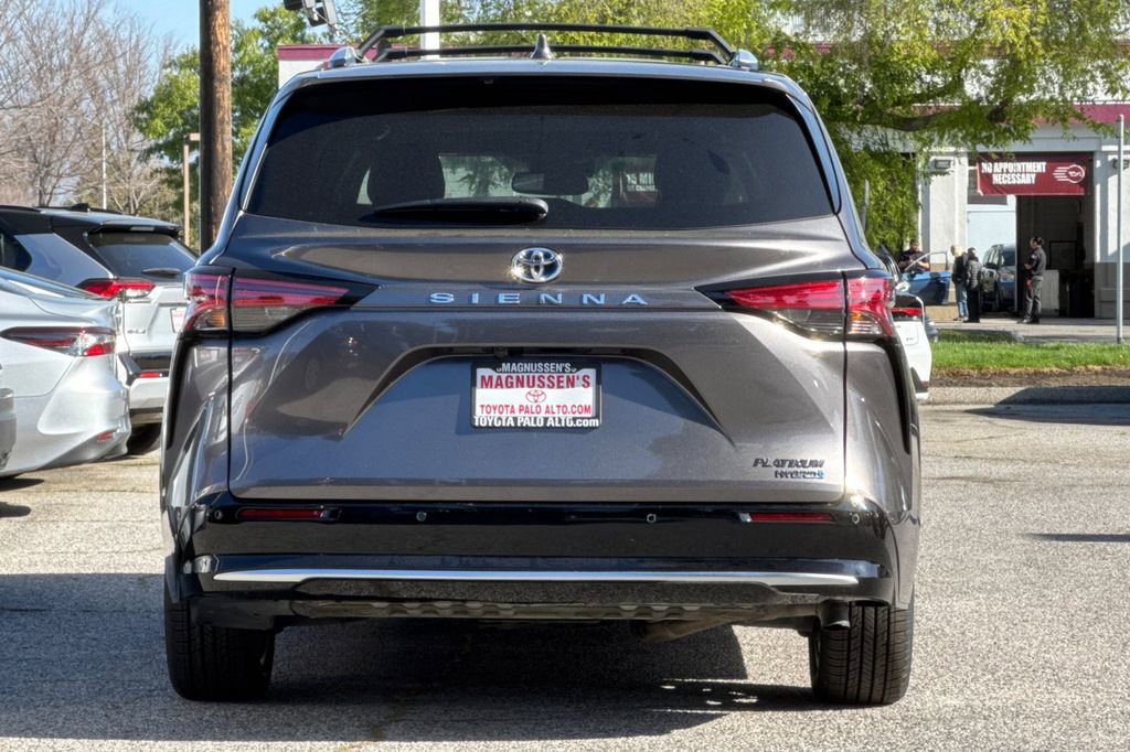 Certified 2023 Toyota Sienna Platinum image 4