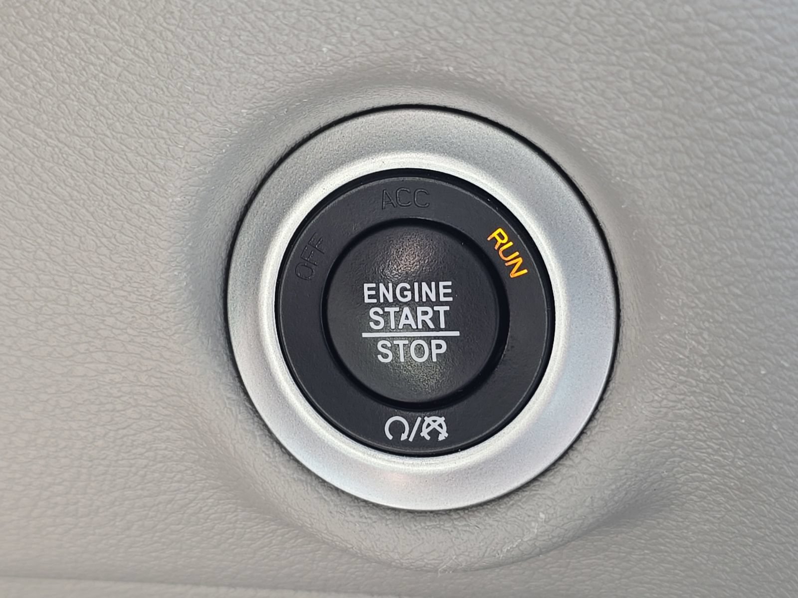 Used 2023 Chrysler Pacifica Touring-L FWD image 5