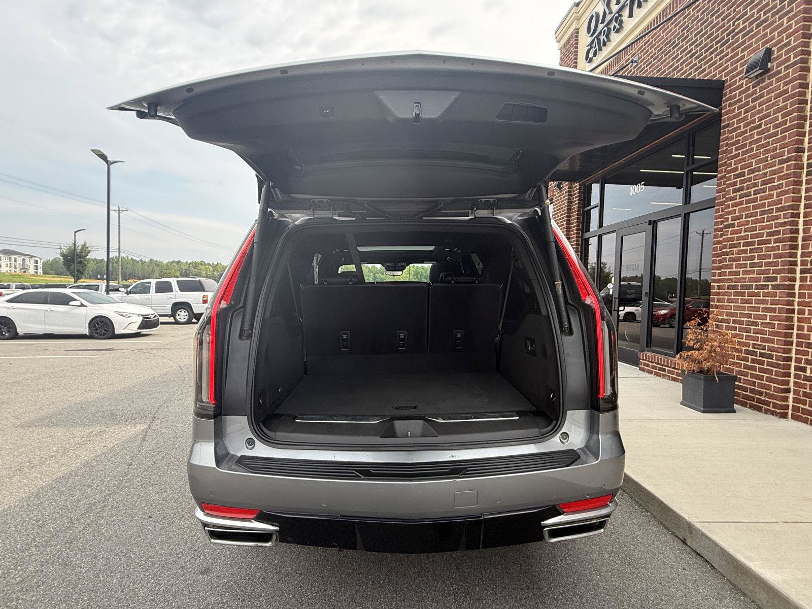 Used 2022 Cadillac Escalade ESV Premium Luxury w/ Performance Package AWD/4WD image 28