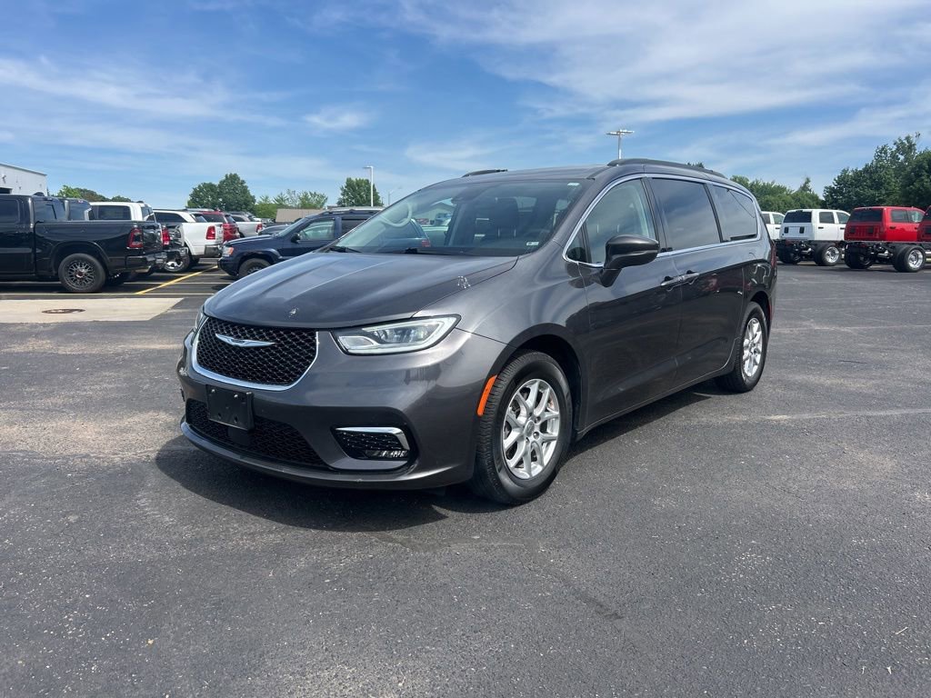 Used 2022 Chrysler Pacifica Touring-L FWD image 5