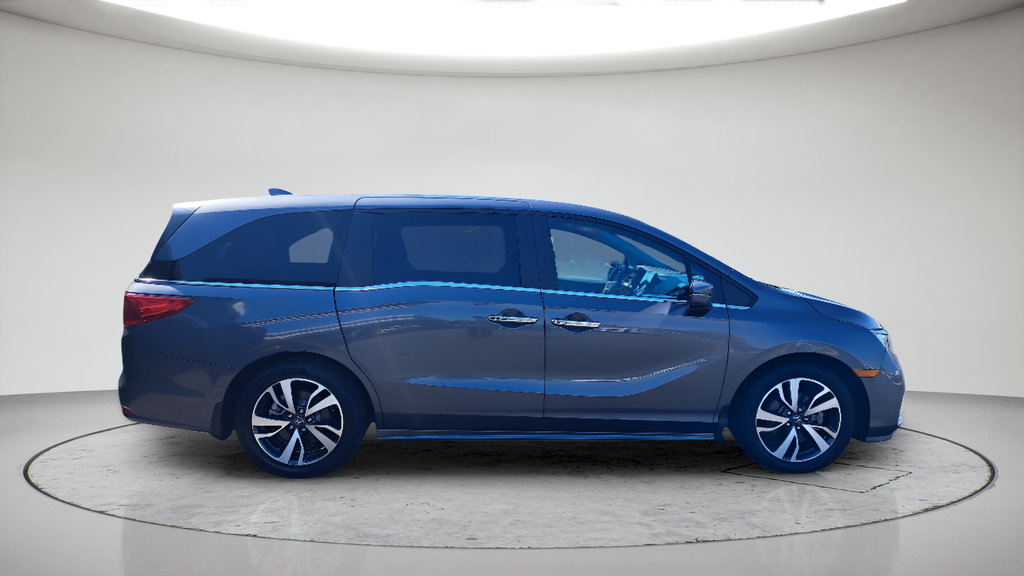 Used 2024 Honda Odyssey Touring image 2