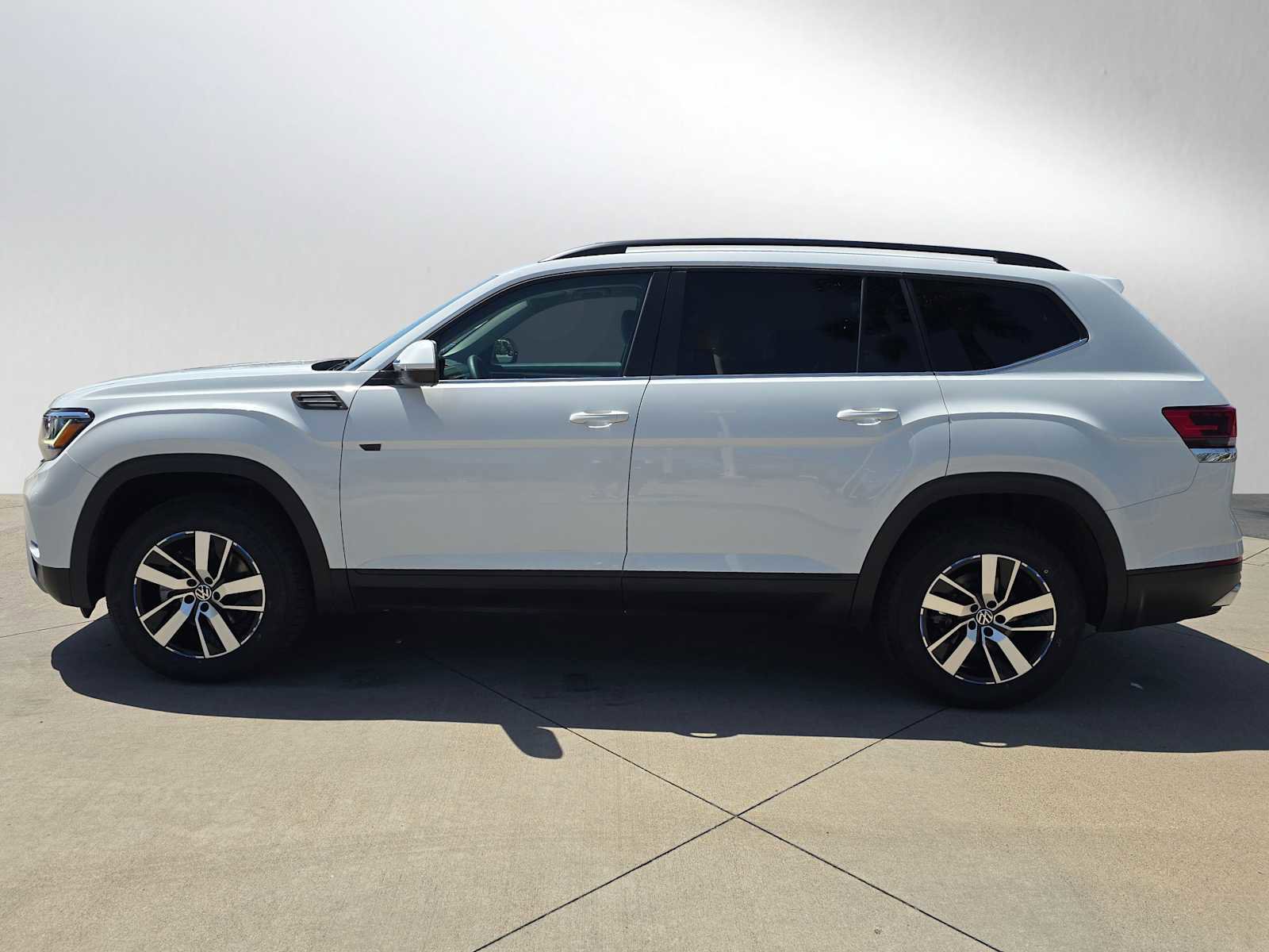 Used 2023 Volkswagen Atlas SE image 6