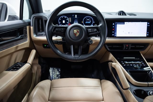 Used 2024 Porsche Cayenne Coupe AWD/4WD image 3