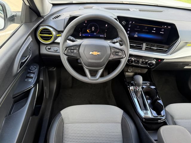 Used 2025 Chevrolet Trax LT FWD image 25