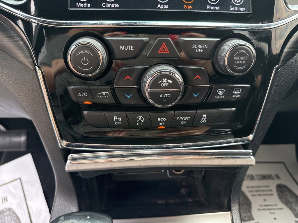 Used 2020 Jeep Grand Cherokee Laredo w/ Laredo X Package image 22