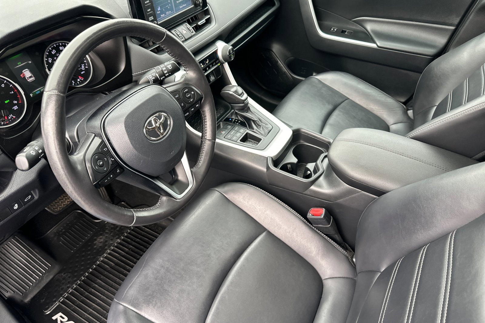Used 2019 Toyota RAV4 XLE Premium AWD/4WD image 11