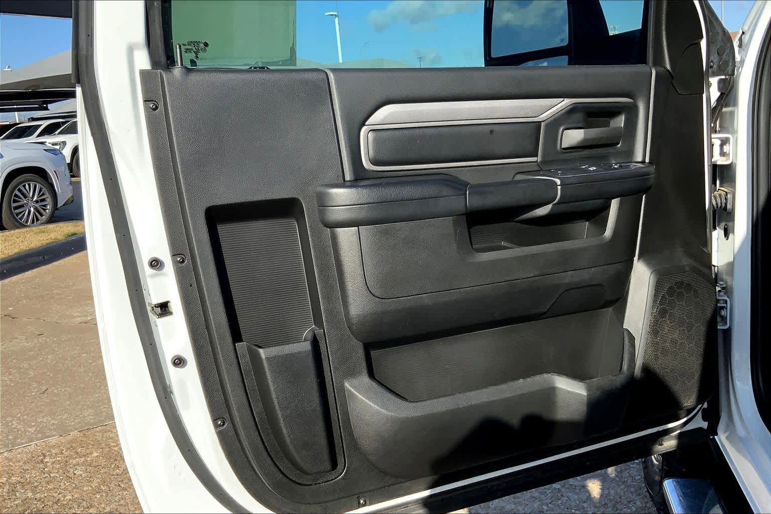 Used 2024 RAM 3500 Tradesman w/ Chrome Appearance Group image 18