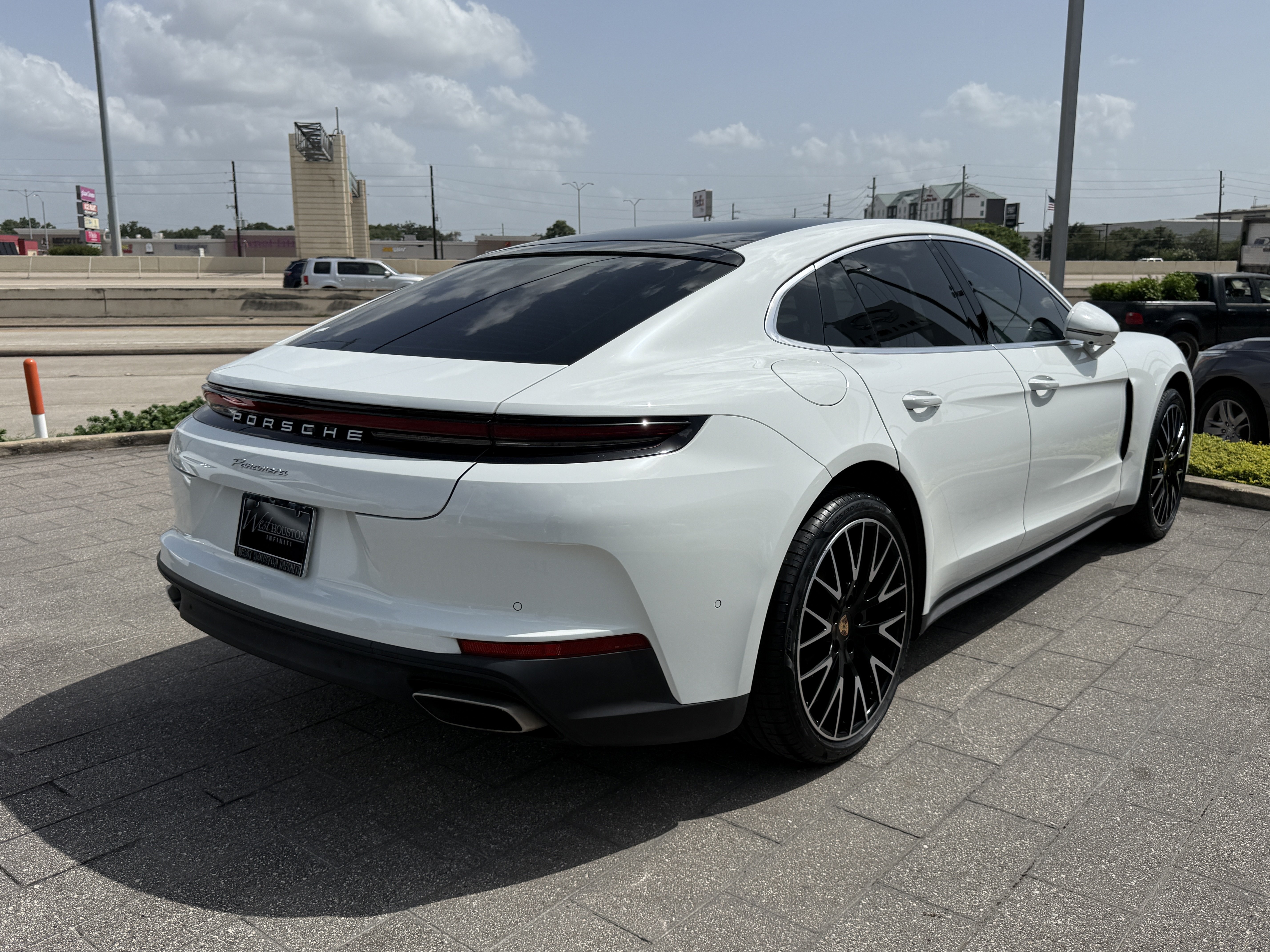 Used 2024 Porsche Panamera RWD image 7