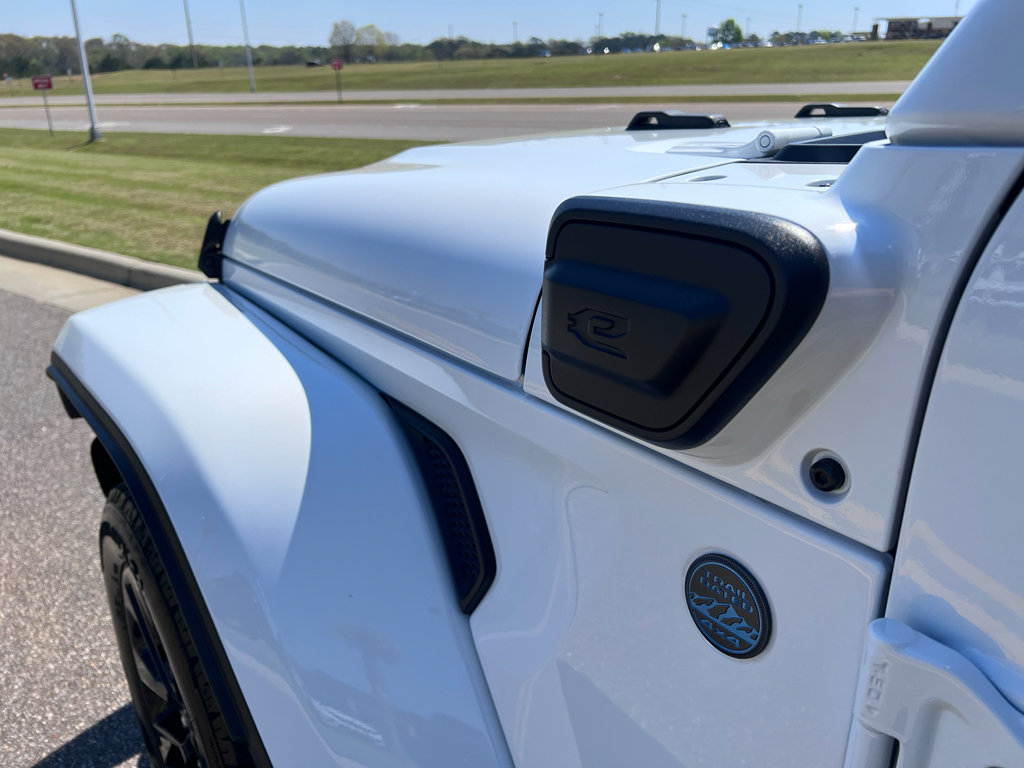 Used 2025 Jeep Wrangler Sahara w/ Safety Group image 10