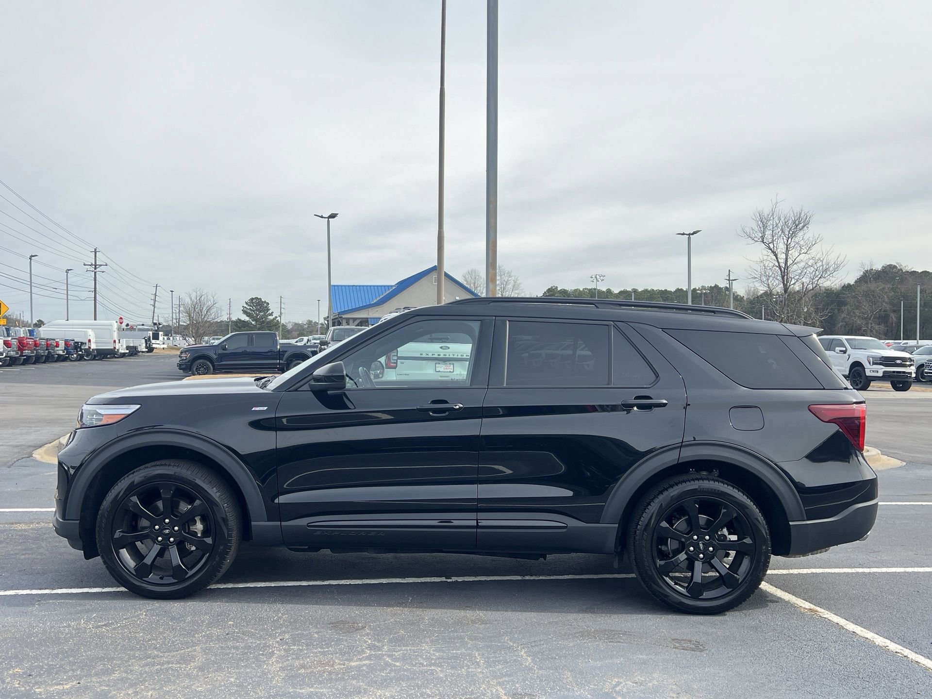 Certified 2023 Ford Explorer ST-Line w/ Class IV Trailer Tow Package image 26