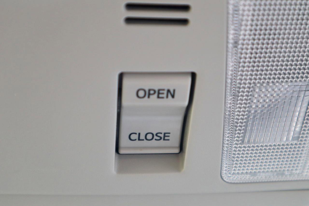 Used 2015 Toyota Prius Four w/ Deluxe Solar Roof Package image 94