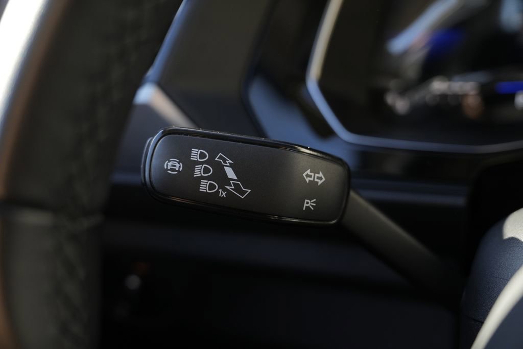 Used 2023 Volkswagen Jetta SE FWD image 48