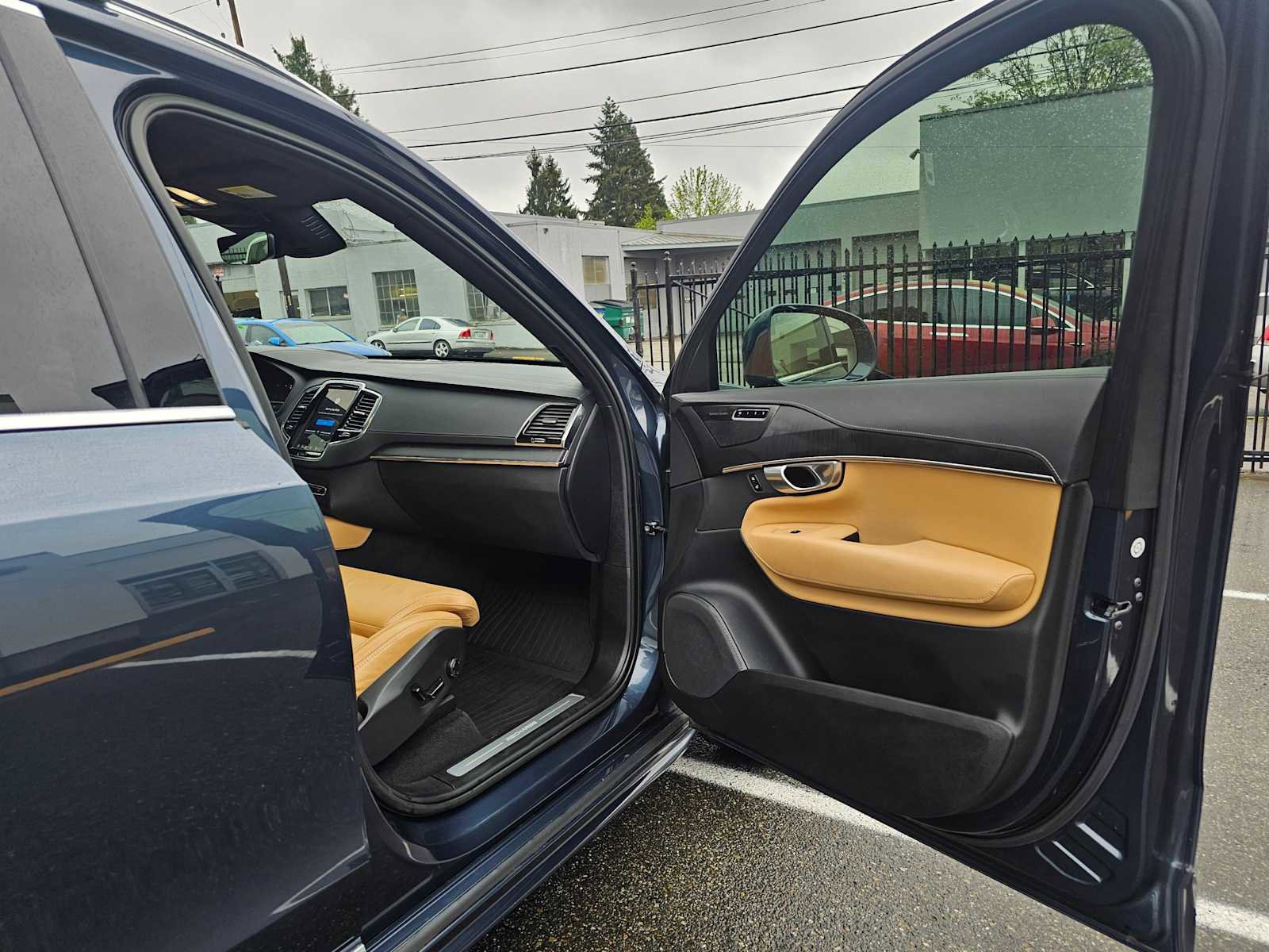 Certified 2023 Volvo XC90 T8 Ultimate w/ Protection Package Premier AWD/4WD image 10